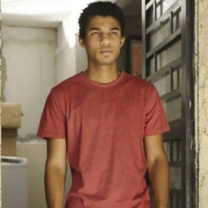 Juan Paiva interpretando Ravi em 'Um Lugar ao Sol' (Globo)