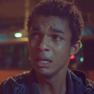 Juan Paiva interpretando Ravi em 'Um Lugar ao Sol' (Globo)