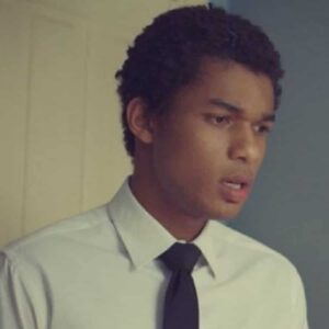 Juan Paiva interpretando Ravi em 'Um Lugar ao Sol' (Globo)