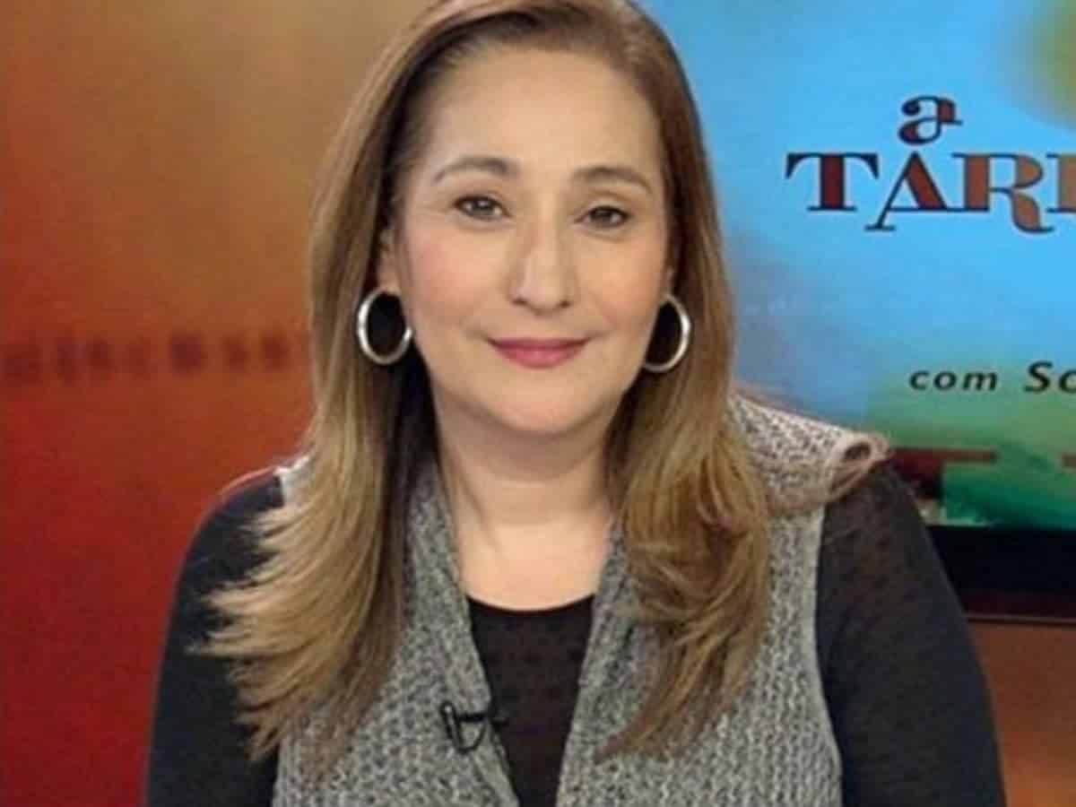 Sonia Abrão no comando do programa 'A Tarde é Sua' (RedeTV!)