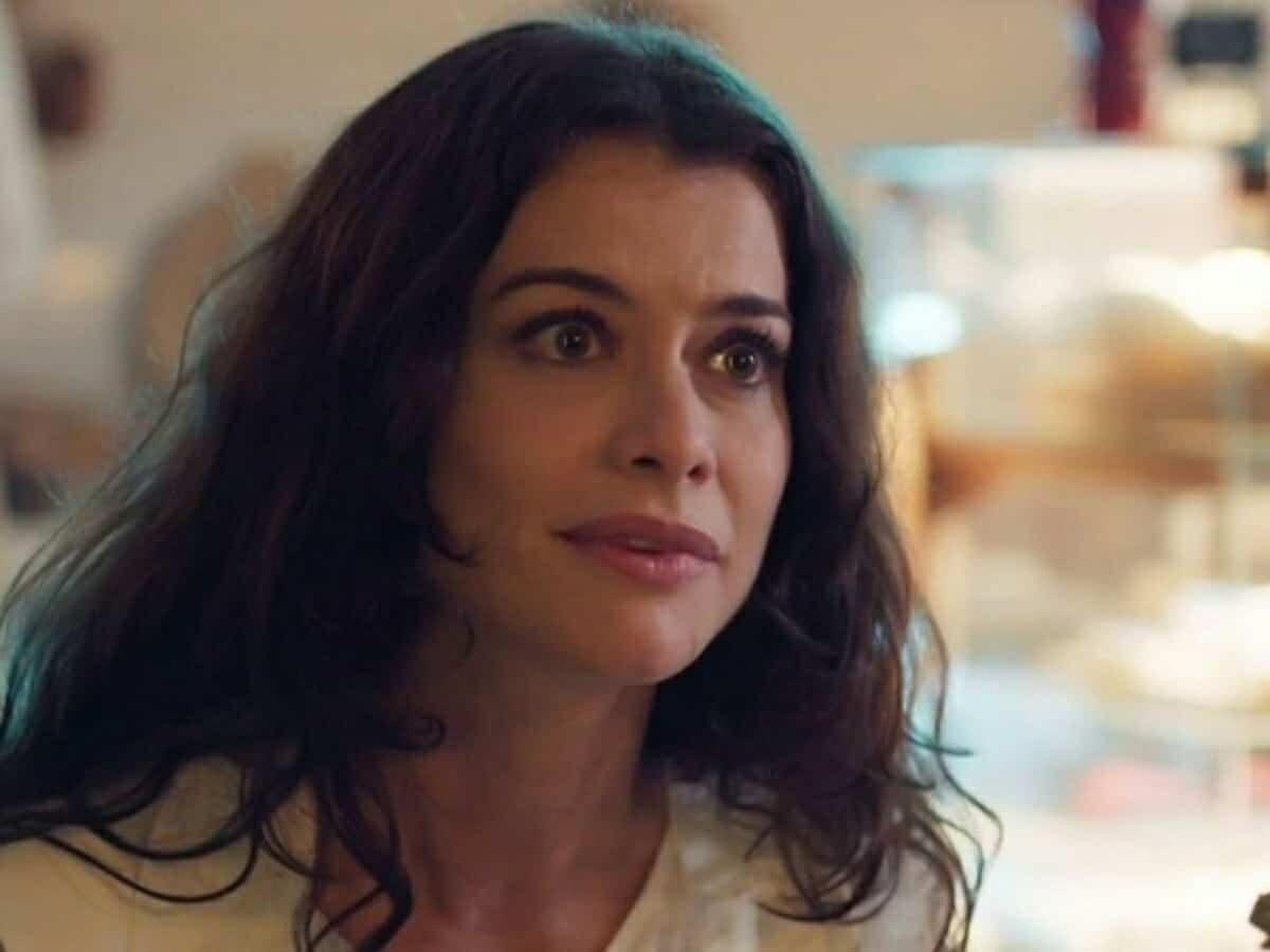 Alinne Moraes como Bárbara em 'Um Lugar ao Sol' (Globo)