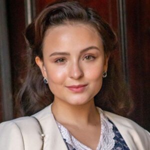 Larissa Manoela interpretando Elisa em 'Além da Ilusão' (Globo)