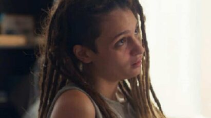 Lara Tremouroux interpretando Joy em 'Um Lugar ao Sol' (Globo)