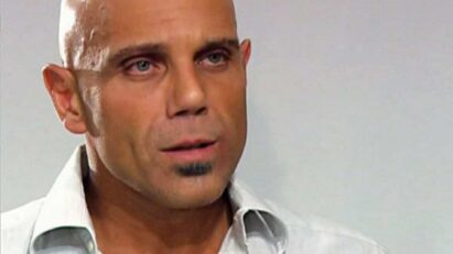 Manuel Landeta como Léon em 'Mar de Amor' (Sbt)