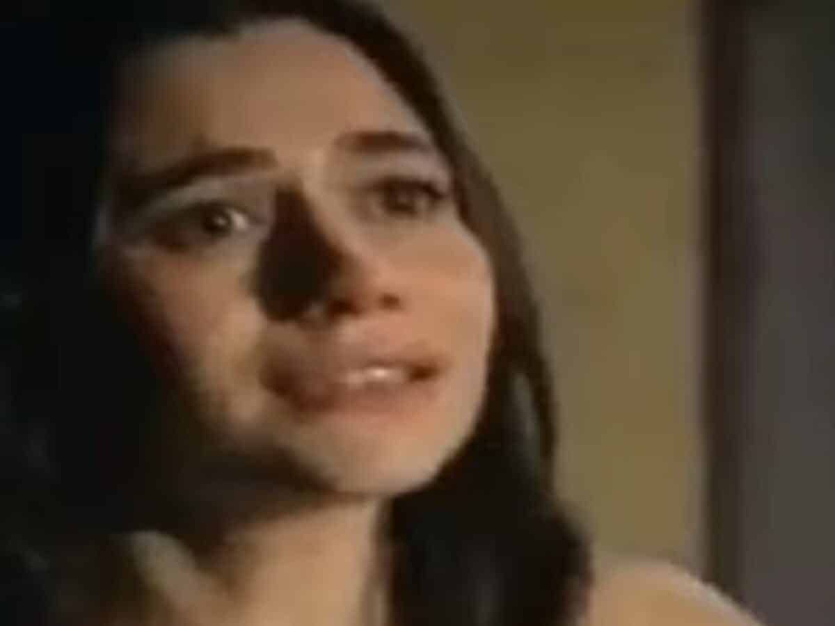 Alessandra Negrini interpretando Paula em 'Paraíso Tropical' (Canal Viva)