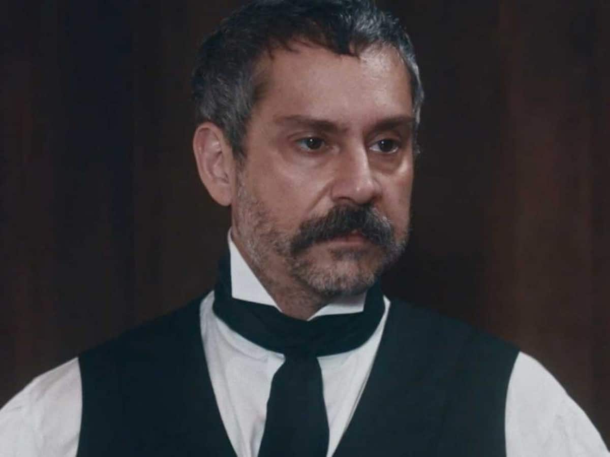Alexandre Nero interpretando Tonico em 'Nos Tempos do Imperador' (Globo)