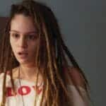 Lara Tremouroux interpretando Joy em 'Um Lugar ao Sol' (Globo)