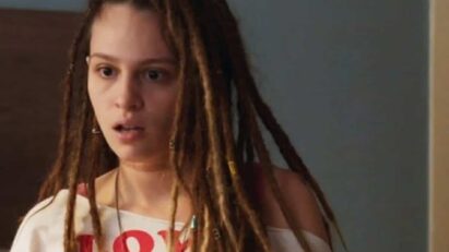 Lara Tremouroux interpretando Joy em 'Um Lugar ao Sol' (Globo)