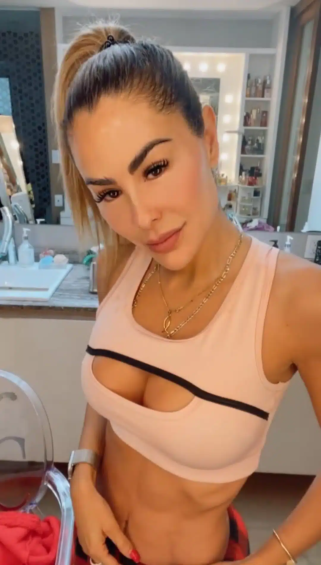 Foto da atriz Ninel Conde, Instagram