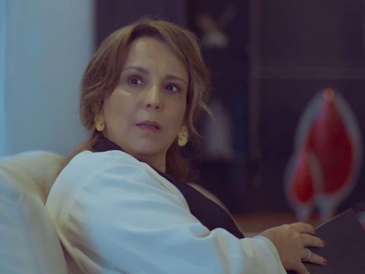 Ana Beatriz Nogueira como Elenice em 'Um Lugar ao Sol' (Globo)