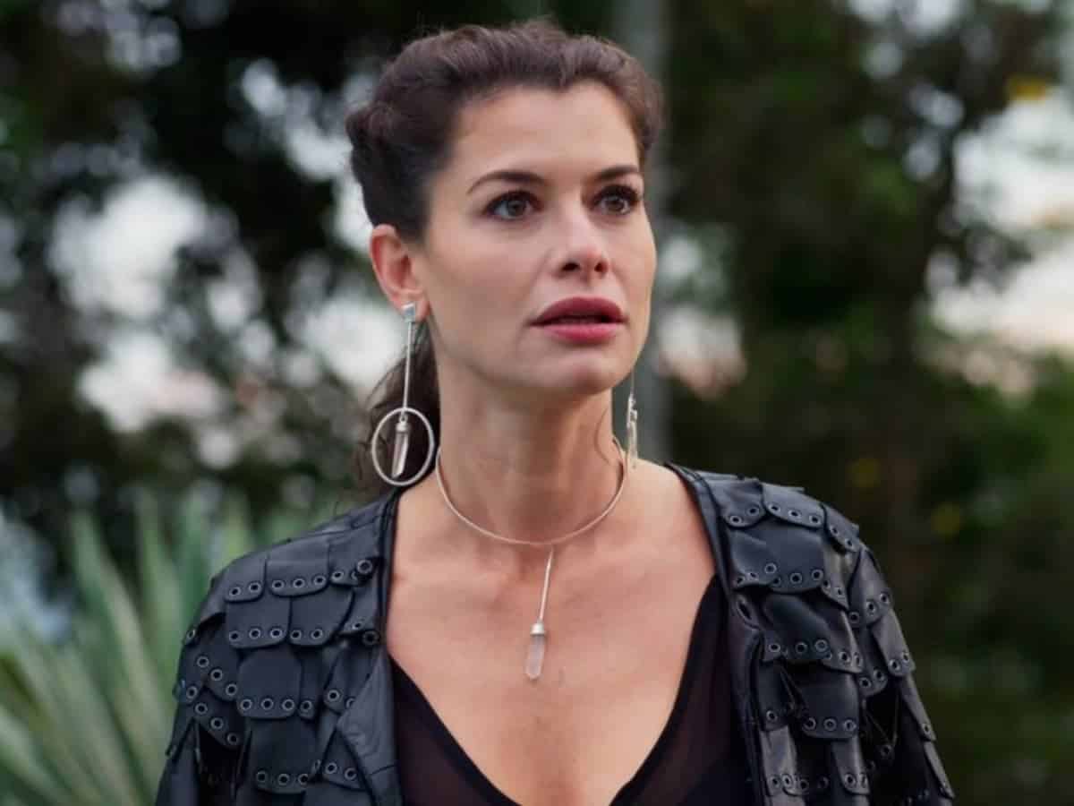 Alinne Moraes interpretando Bárbara em 'Um Lugar ao Sol' (Globo)