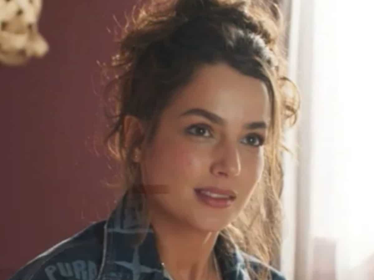 Fernanda Marques interpretando Cecília em 'Um Lugar ao Sol' (Globo)