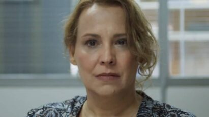 Ana Beatriz Nogueira interpretando Elenice em 'Um Lugar ao Sol' (Globo)