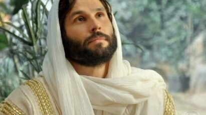 Dudu Azevedo interpretando Jesus