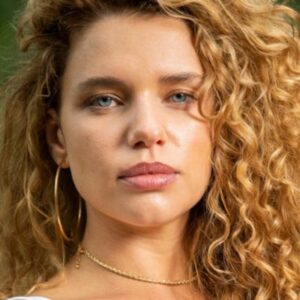 Bruna Linzmeyer interpretando Madeleine em 'Pantanal' (Globo)