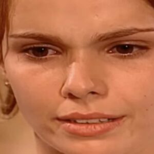 Débora Falabella interpretando Mel em 'O Clone' (Globo)