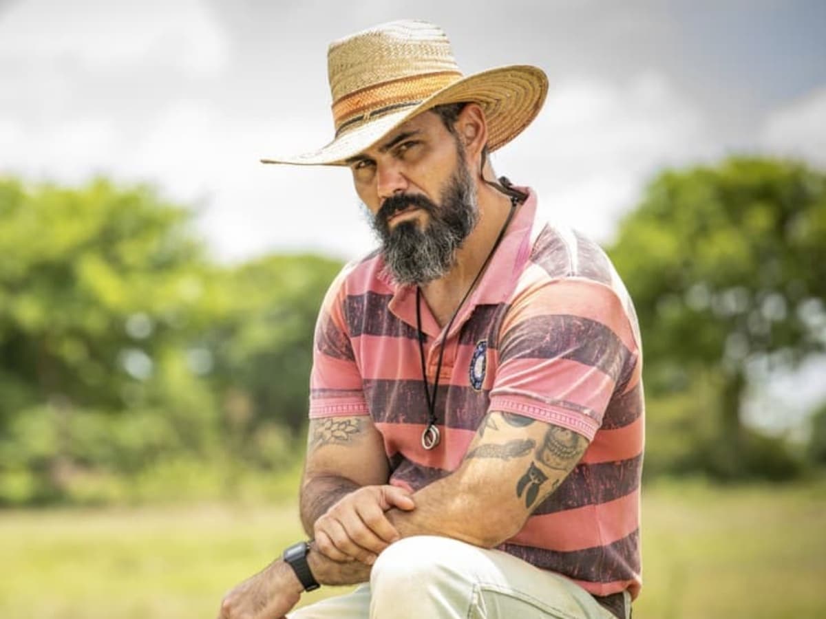 Juliano Cazarré como Alcides em 'Pantanal' (Globo)
