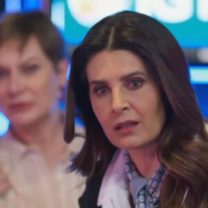 Mayrin Villlanueva interpretando Alice em 'Se Nos Deixam' (Sbt)