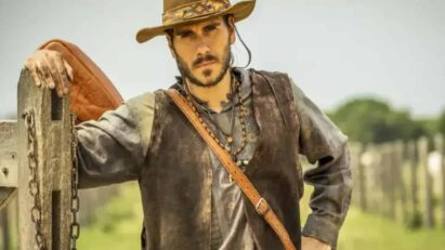 Gabriel Sater como Trindade em 'Pantanal' (Globo)