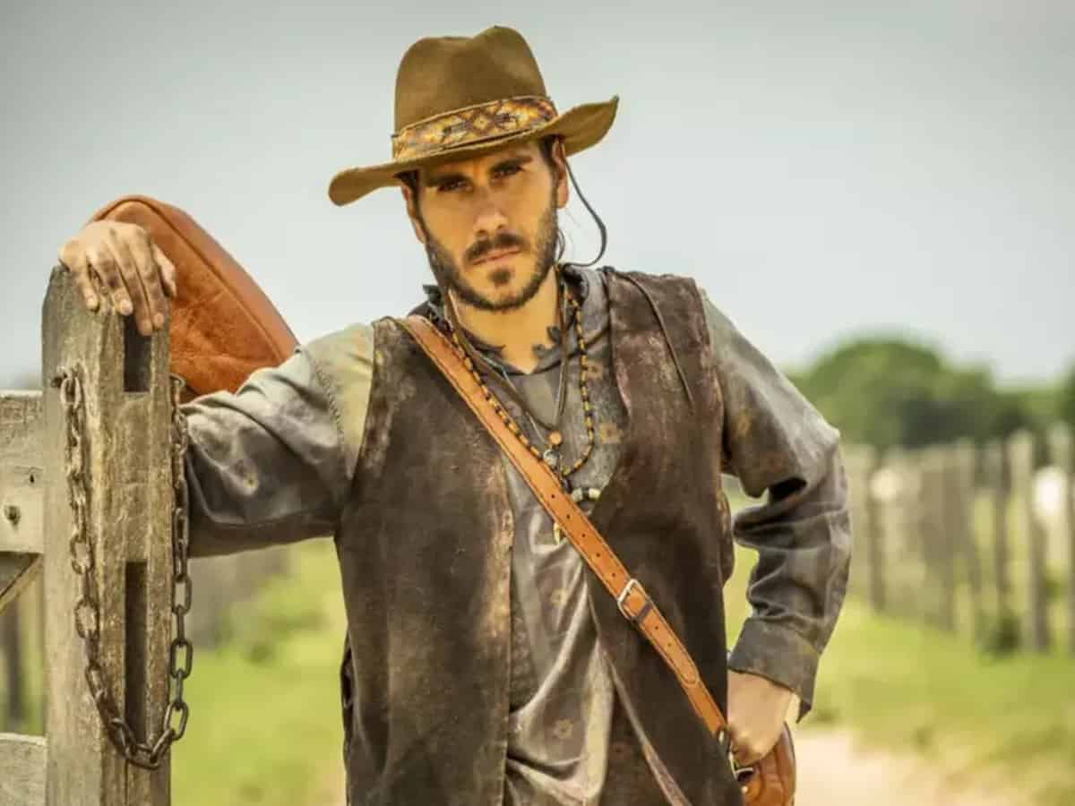 Gabriel Sater como Trindade em 'Pantanal' (Globo)
