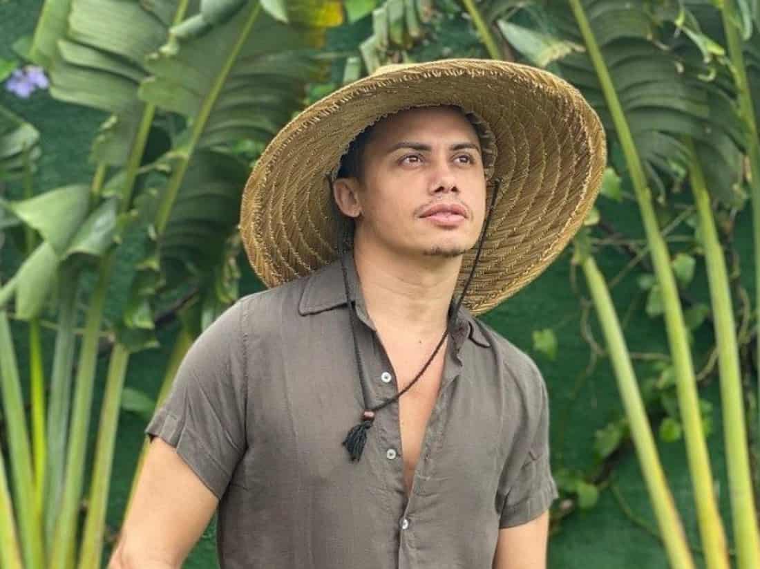 Silvero Pereira como Zaqueu em 'Pantanal' (Globo)