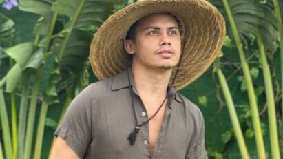 Silvero Pereira como Zaqueu em 'Pantanal' (Globo)