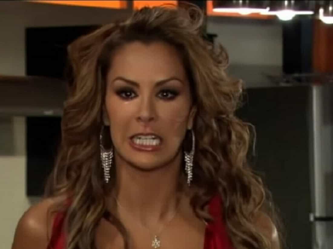 Ninel Conde interpretando Coral em 'Mar de Amor' (Sbt)