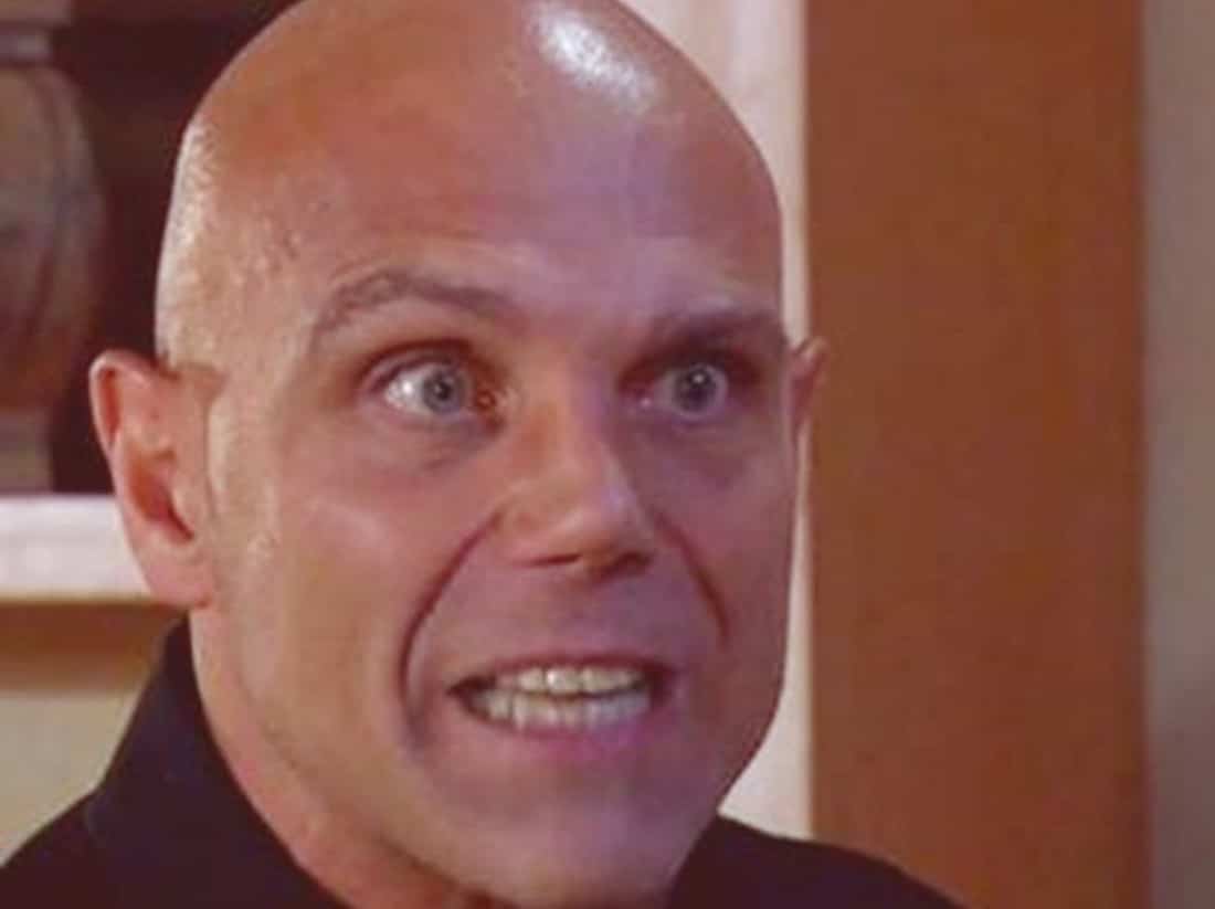 Manuel Landeta interpretando León em 'Mar de Amor' (Sbt)