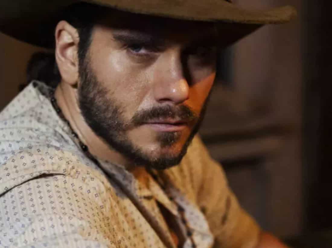 Gabriel Sater como Trindade em 'Pantanal' (Globo)
