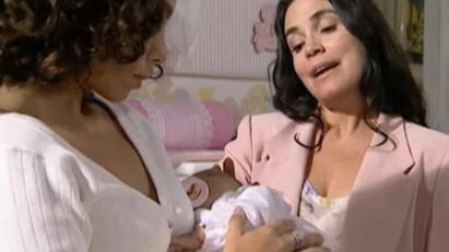 Joyce, Helena e Carlos, com foco nas emoções da cena.