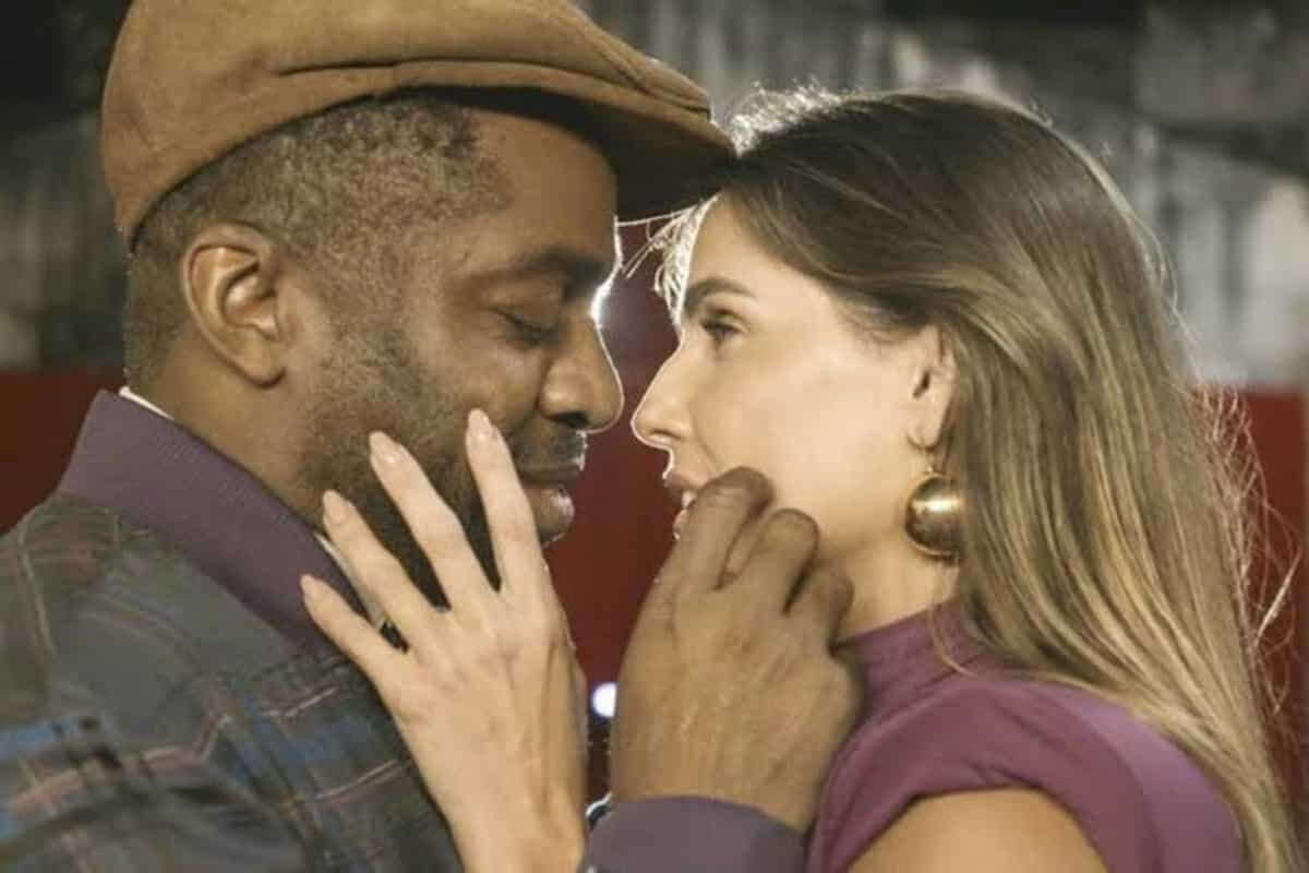 Foto de Lara e Mário com destaque para expressões de suspense e investigação.