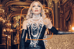 Fotos de Madonna durante as gravações da campanha, com destaque para o figurino e a Ópera de Paris.