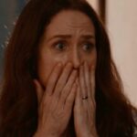 Camila Morgado em um retrato sério