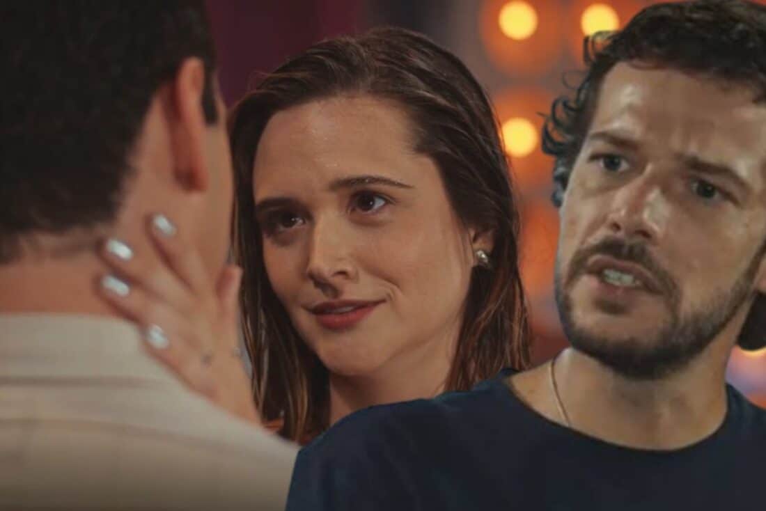 Cena de Electra e Murilo se aproximando em "Família É Tudo".