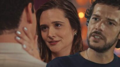 Cena de Electra e Murilo se aproximando em "Família É Tudo".