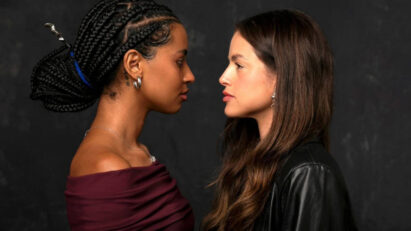 Cena de "Mania de Você" com Agatha Moreira e Gabz.