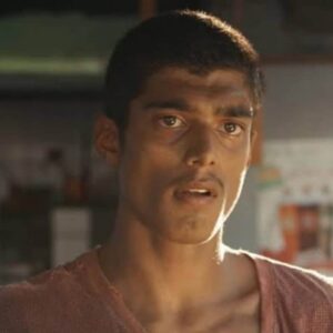 Du ajustando o carro para fuga