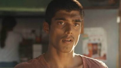 Du ajustando o carro para fuga