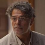 Eduardo Moscovis como Ariosto em cena de "No Rancho Fundo".