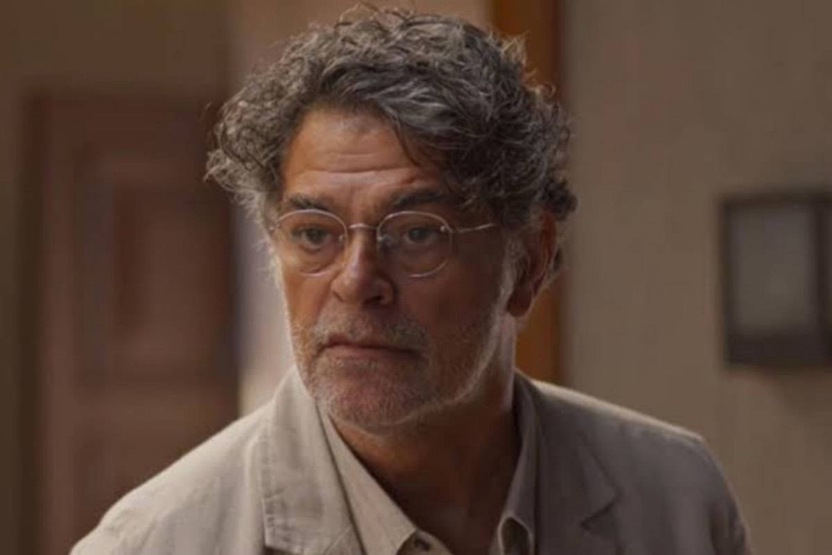 Eduardo Moscovis como Ariosto em cena de "No Rancho Fundo".