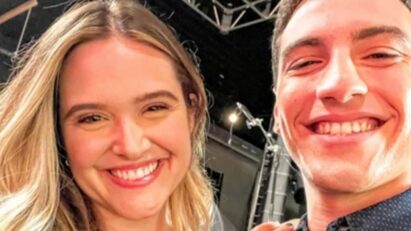 Electra e Murilo conversam em clima de intimidade.