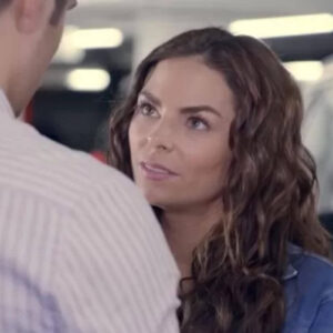 Em Contigo Sim, Leonardo pede Ângela em casamento, mas ela hesita