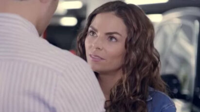 Em Contigo Sim, Leonardo pede Ângela em casamento, mas ela hesita