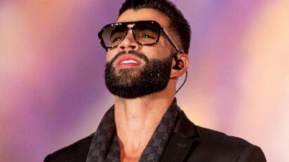 Gusttavo Lima se apresenta em um show junino e é surpreendido por um fã que o pede em casamento. O cantor responde com bom humor e o momento é registrado em vídeo que viraliza nas redes sociais.