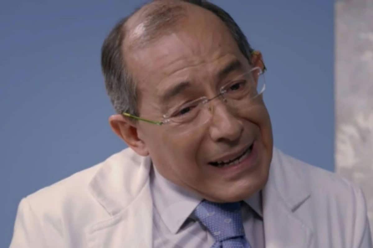 Imagem de Duarte pedindo perdão a Ângela.