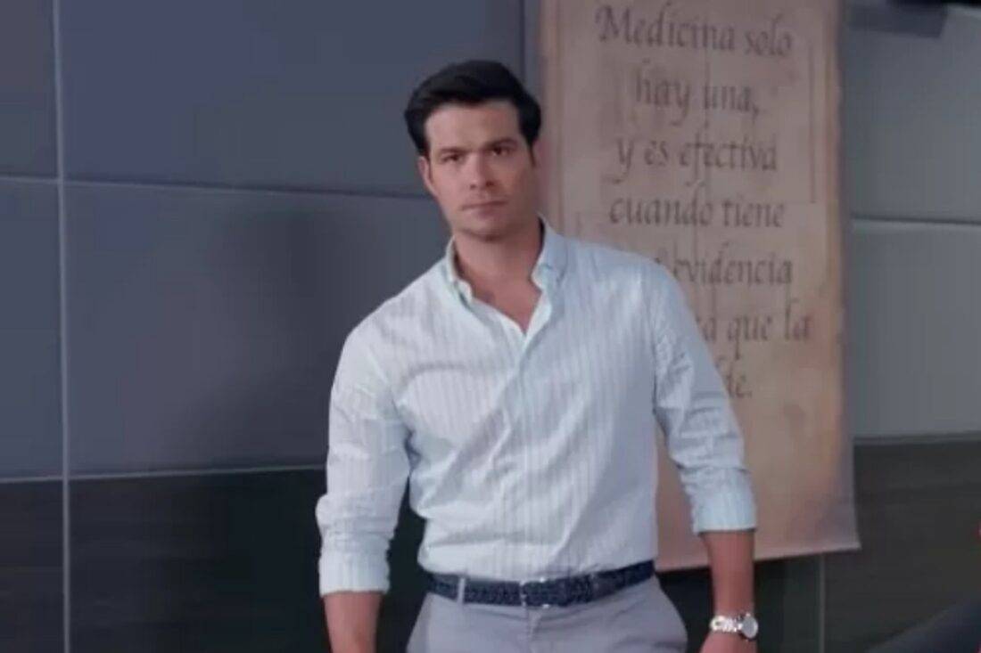 Leonardo enfrenta o presidente da faculdade em uma discussão acalorada, defendendo Ângela.