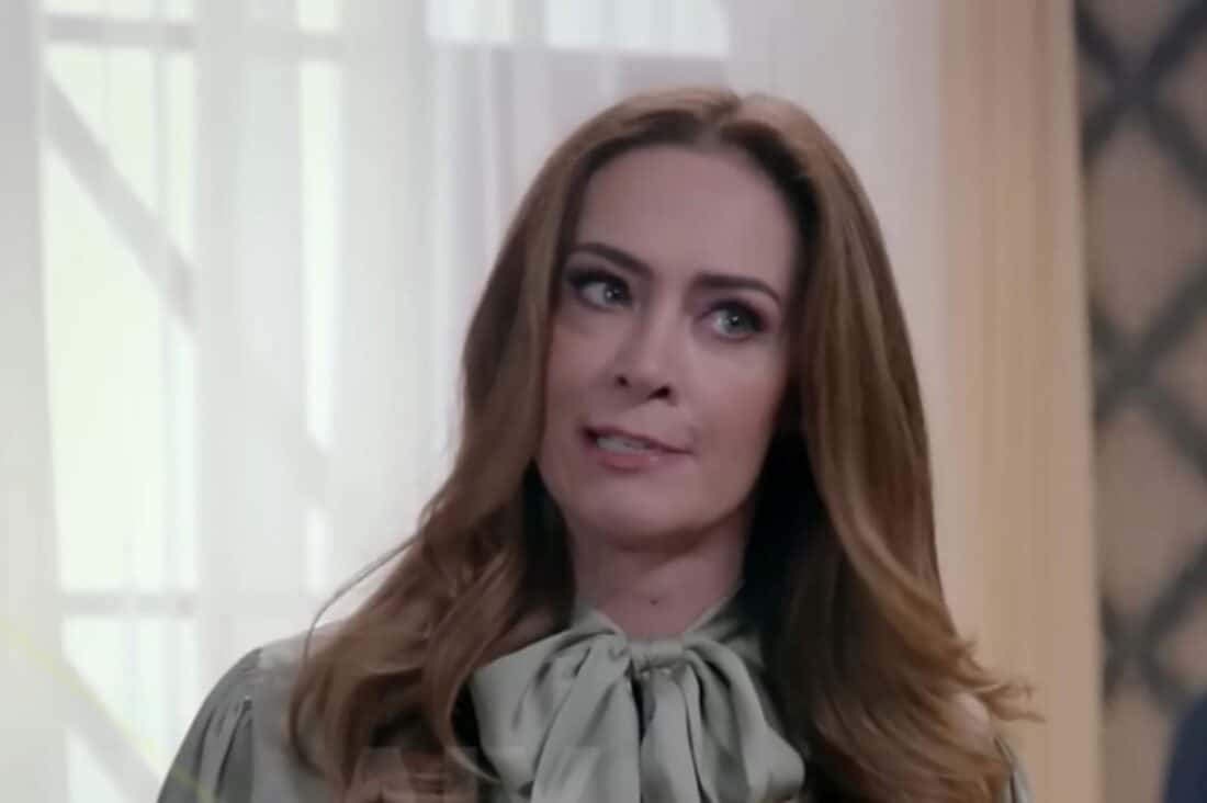 Mirtes em uma cena tensa da novela 'Contigo Sim', prestes a fazer uma revelação chocante."