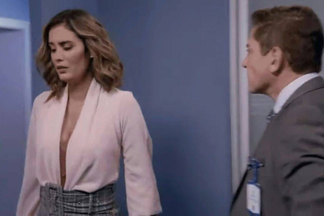 Geraldo e Samanta em Contigo Sim, com Geraldo de braços cruzados e cara de raiva e Samanta de cabeça baixa e chorando.