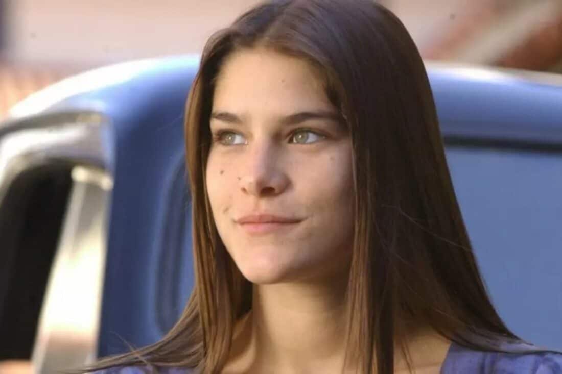 Serena chora ao lado de Rafael, que está ferido após levar um tiro.
