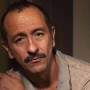 Tião Galinha (Irandhir Santos) em um momento de reflexão e fé em "Renascer"